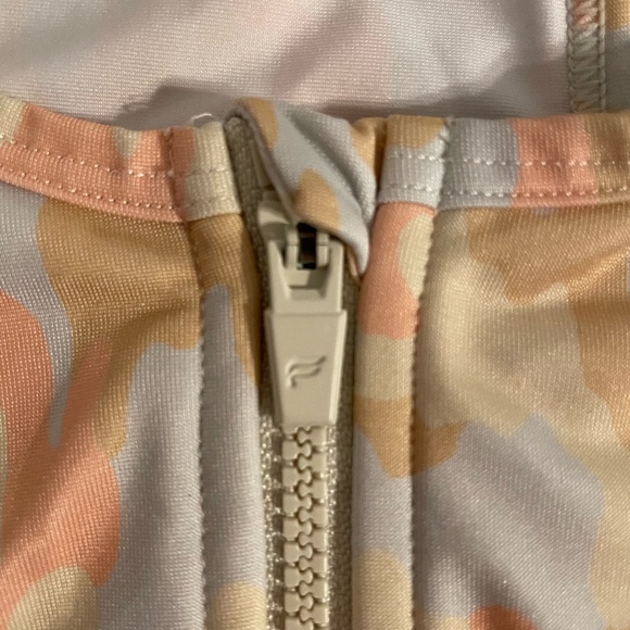 Fabletics Pastel Camo Zip Front‎ Sports Bra Yoga Running Racerback Top Size M - Picture 2 of 9